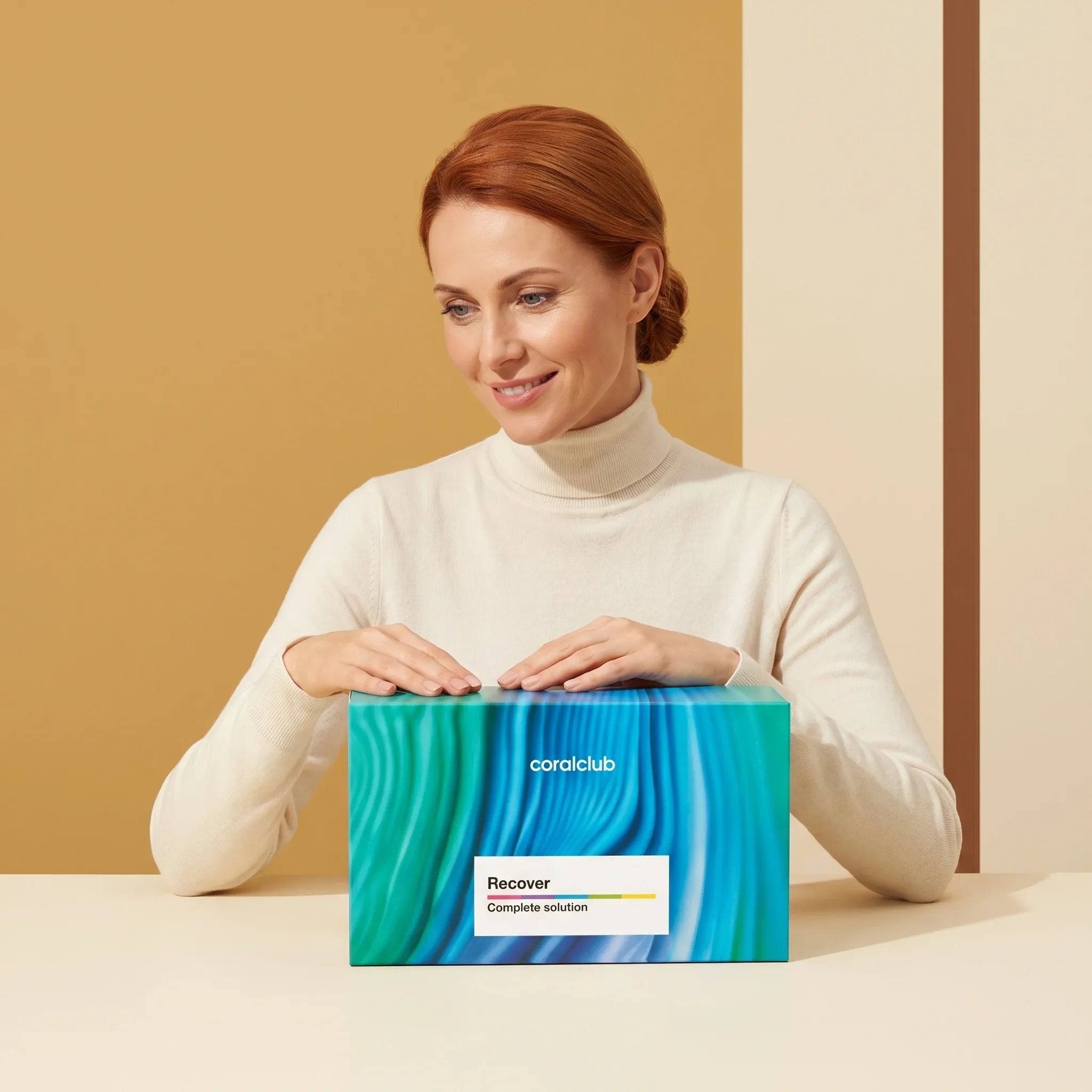 Kobieta trzyma opakowanie produktu Recover Pack